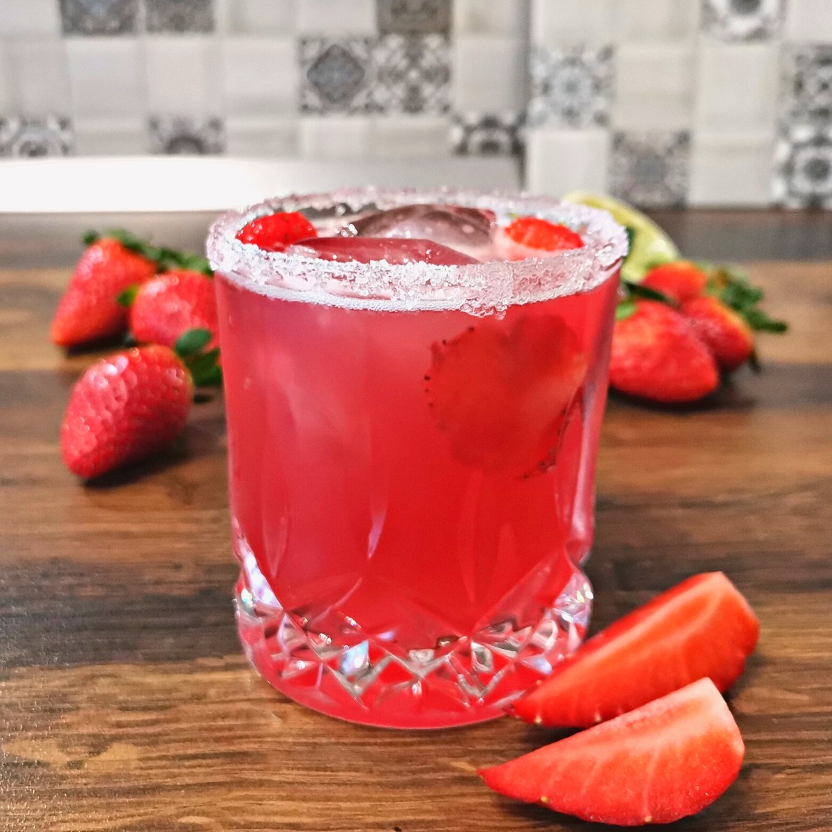 Strawberry Margarita Cocktail Recipe - Foodiosity